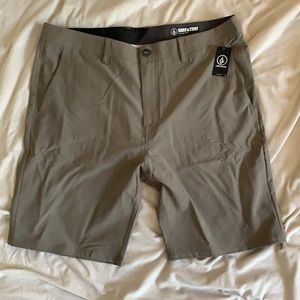 Volcom hybrid shorts mushroom color